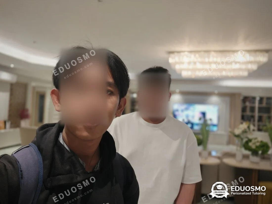 Tutor Eduosmo mendampingi siswa belajar bahasa arab di Bandung