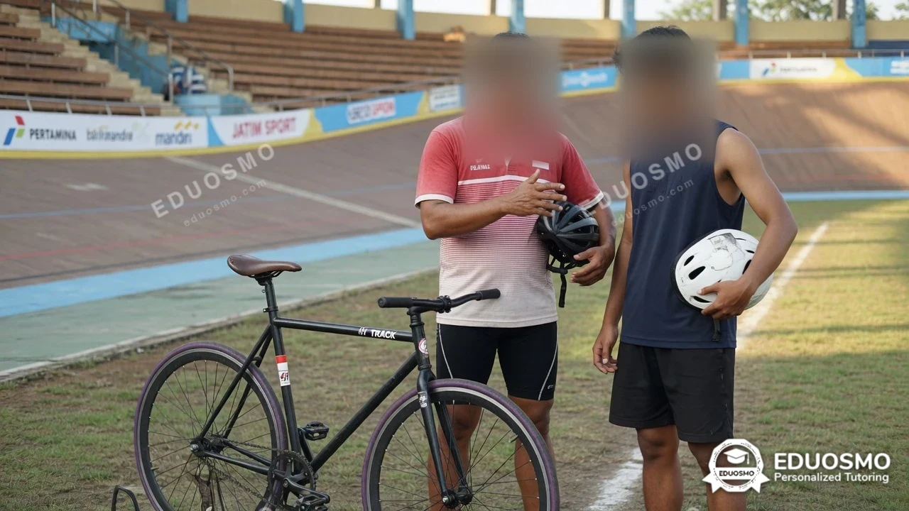 Galeri kelas balap sepeda trek: siswa bersama tutor Eduosmo di Bandung