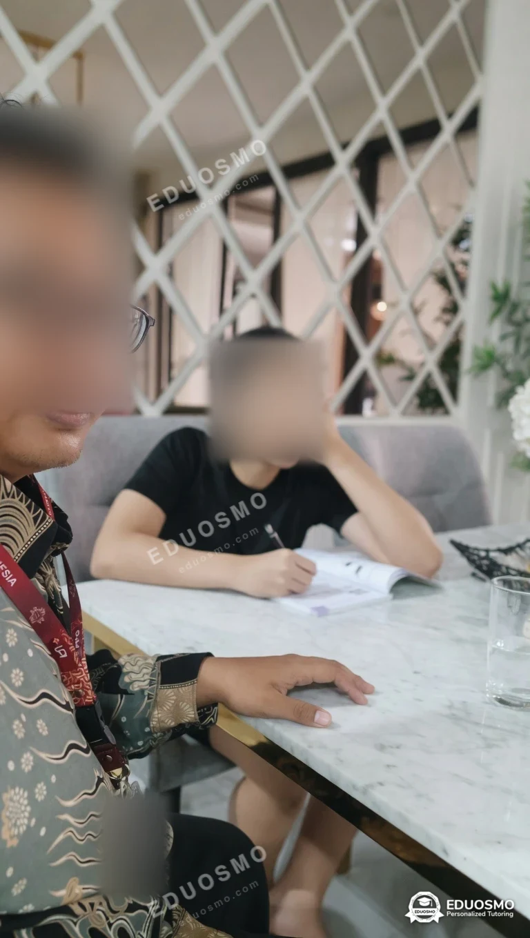 Siswa Bandung belajar bahasa indonesia diampu tutor Eduosmo