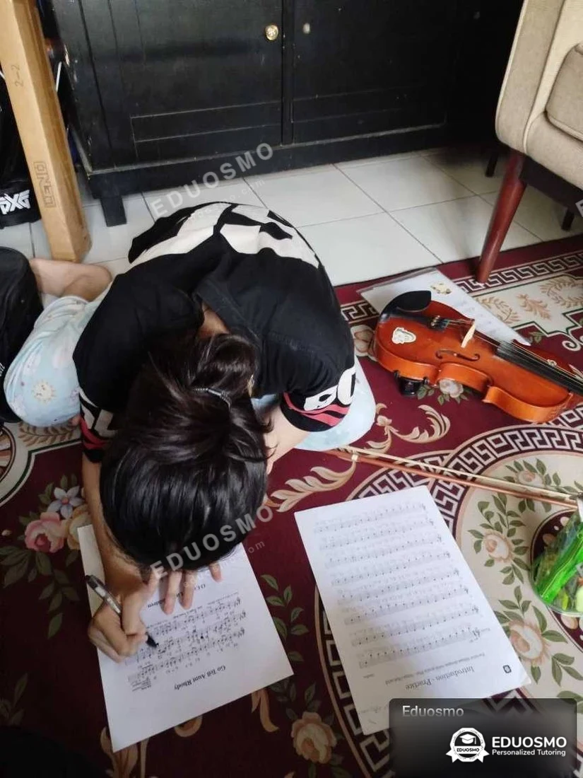 Galeri kelas biola: siswa bersama tutor Eduosmo di Bandung