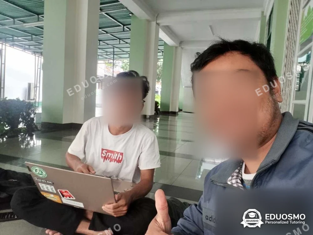 Tutor Eduosmo mendampingi siswa belajar BUMN di Bandung