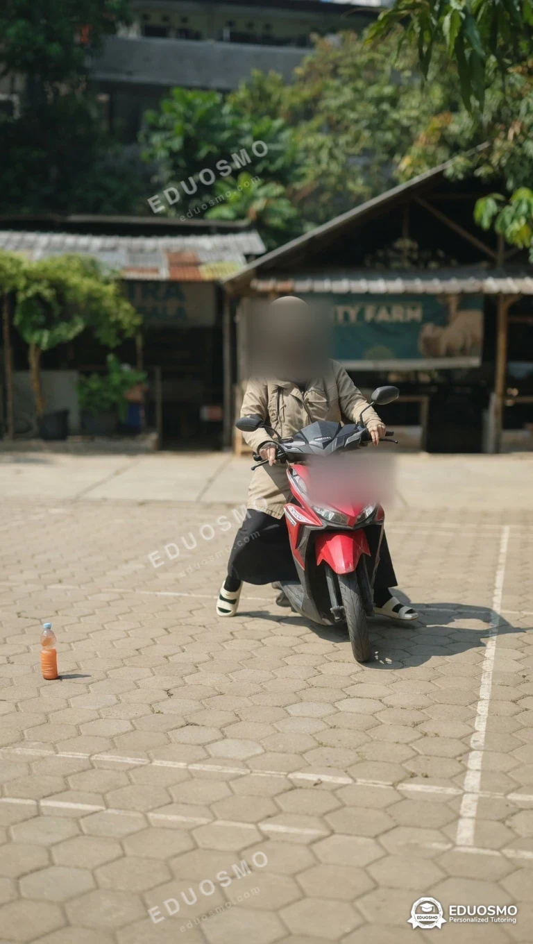 Sesi les mengendarai motor privat satu-satu di Bandung