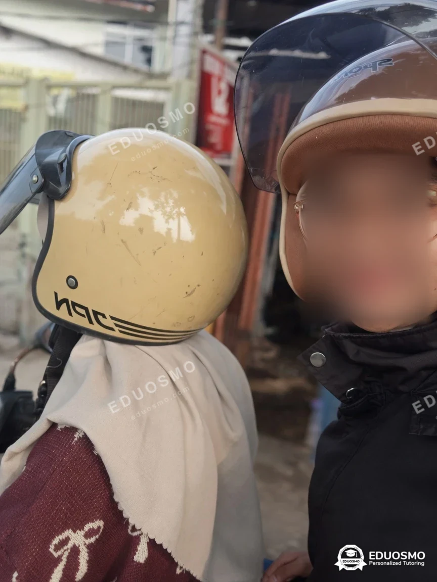 Dari kelas mengendarai motor Eduosmo di Bandung