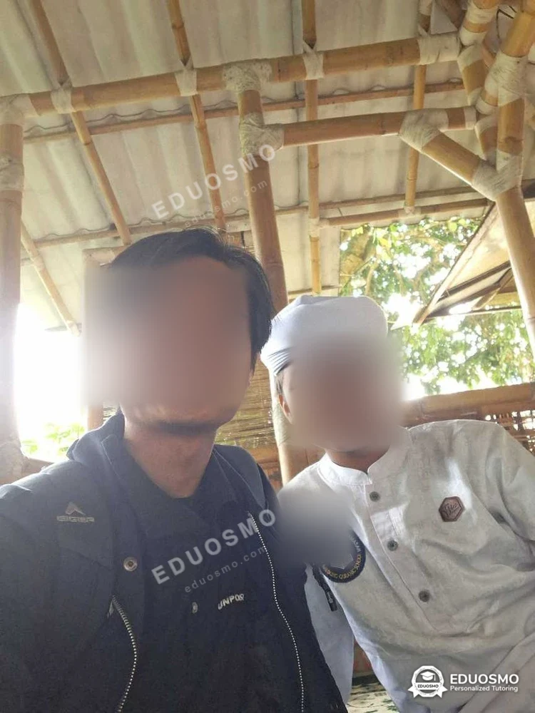 Tutor Eduosmo mendampingi siswa belajar olimpiade di Bandung
