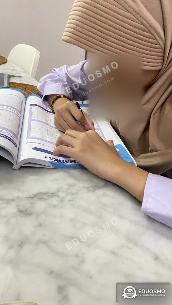 Tutor Eduosmo mendampingi siswa belajar PTN di Bandung