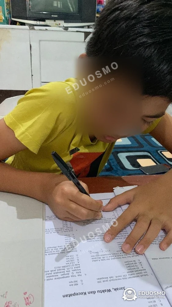 Galeri kelas UM: siswa bersama tutor Eduosmo di Bandung
