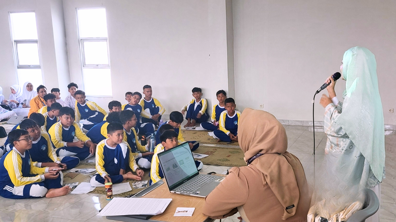 Kegiatan Eduosmo × School di sekolah Bandung 4